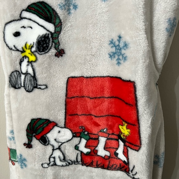 “NEW” ❤️PEANUTS Snoopy Christmas Holiday Throw/Blanket - Picture 4 of 4
